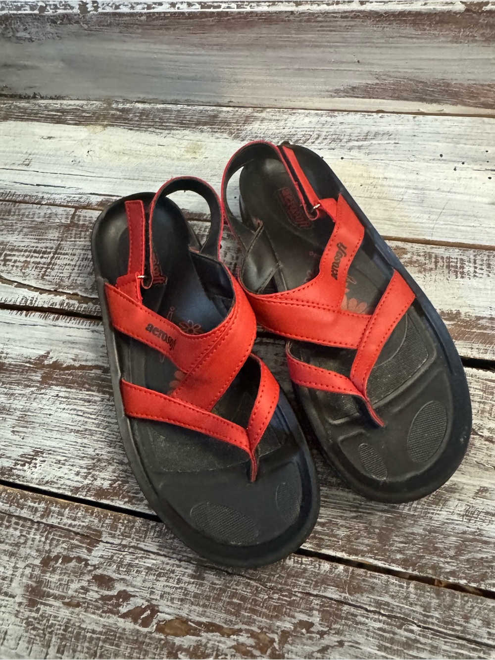 aerosoft Women's Red Outdoor Sandals with Secure Straps